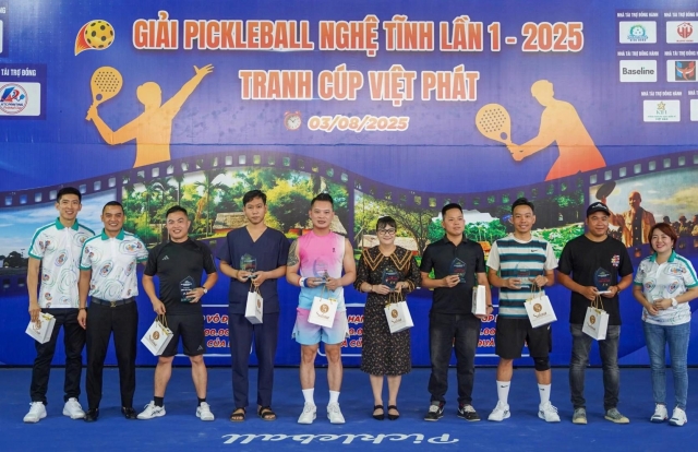 Khởi tranh giải Pickleball gây quỹ hướng về đồng bào lũ lụt 677507