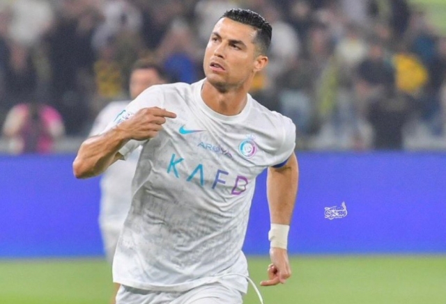 Ronaldo lập cú đúp, Al Nassr nhấn chìm đội của Benzema 379820