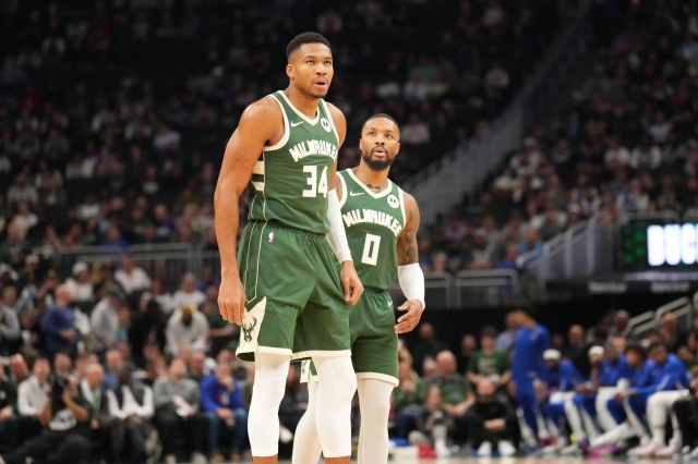 Cặp đôi song sát' của Milwaukee Bucks thiết lập kỷ lục trong trận mở màn NBA