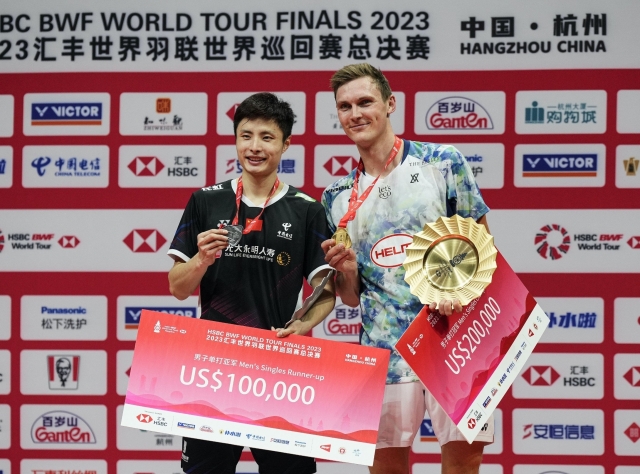 Đại đế' Viktor Axelsen lập kỷ lục tại giải cầu lông World Tour Finals