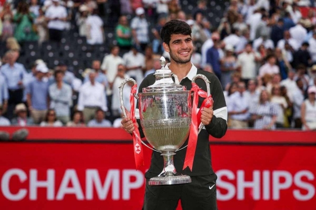 Alcaraz áp sát Sinner, Djokovic tiếp tục tụt hạng 655026