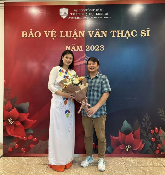 Tượng đài bóng chuyền Kim Huệ trở thành tân thạc sĩ ở tuổi 41 329481