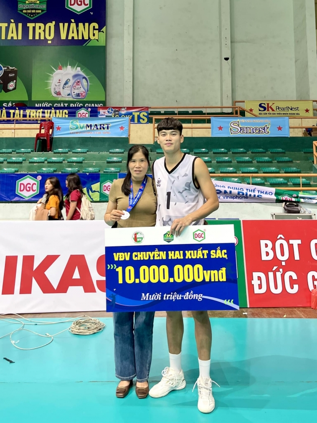 Chuyền hai số 1 giải VĐQG nhận vinh dự vô cùng đặc biệt 376613