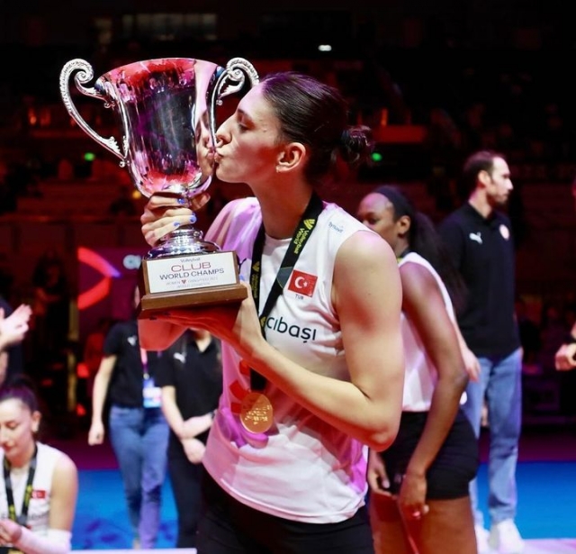 Siêu sao Tijana Boskovic trượt giải VĐV bóng chuyền nữ xuất sắc nhất Serbia 2023 380735