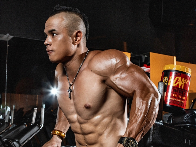Nhà vô địch thể hình thế giới Trần Hoàng Duy Thuận: