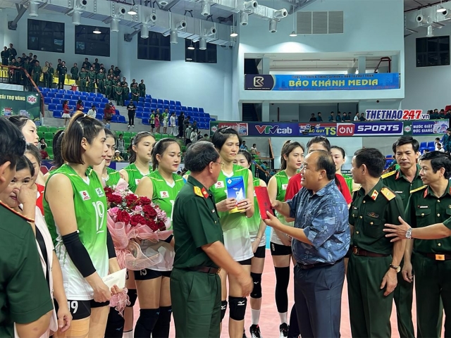 Binh chủng Thông tin được thưởng nóng ngày ra quân giải bóng chuyền VĐQG 2024 423388