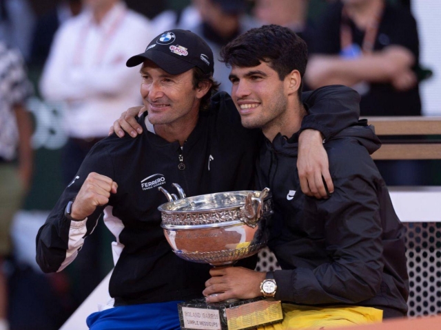 HLV Juan Carlos Ferrero quan ngại tình trạng sức khỏe của Carlos Alcaraz-555846
