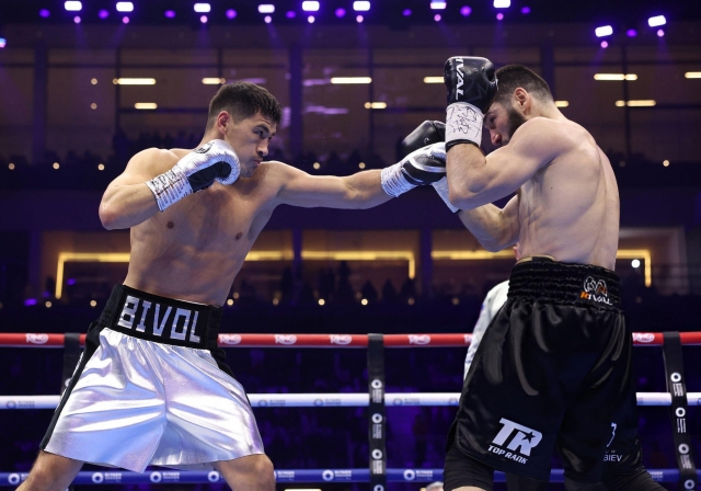 Bivol thắng thuyết phục Beterbiev, trở thành nhà vô địch tuyệt đối 596608