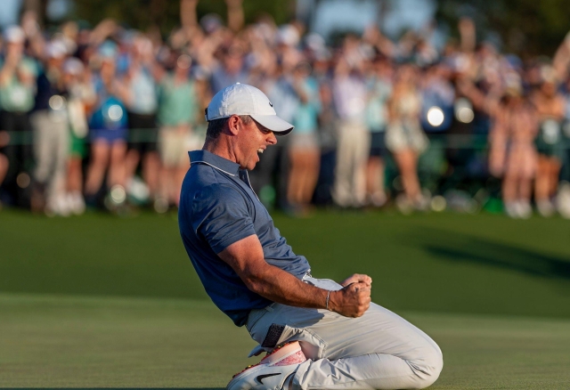 Rory McIlroy hoàn tất bộ sưu tập Grand Slam, Tiger Woods dành lời 'có cánh' 620274