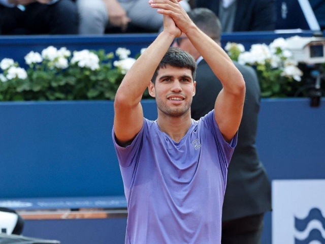 Đại thắng đồng hương Djokovic, Alcaraz thẳng tiến tứ kết Barcelona Open 2025-622132