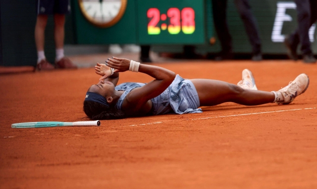 Thắng kịch tính Sabalenka, Gauff lần đầu đăng quang Roland Garros 646437