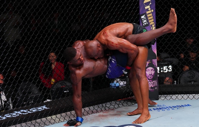 Khẳng định đẳng cấp, Kamaru Usman thắng trận đầu tiên tại UFC sau gần 4 năm 650262