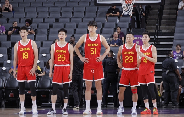 'Khổng lồ bóng rổ' Trung Quốc cao 2m18 gia nhập NBA, phá dớp kéo dài 18 năm 655760