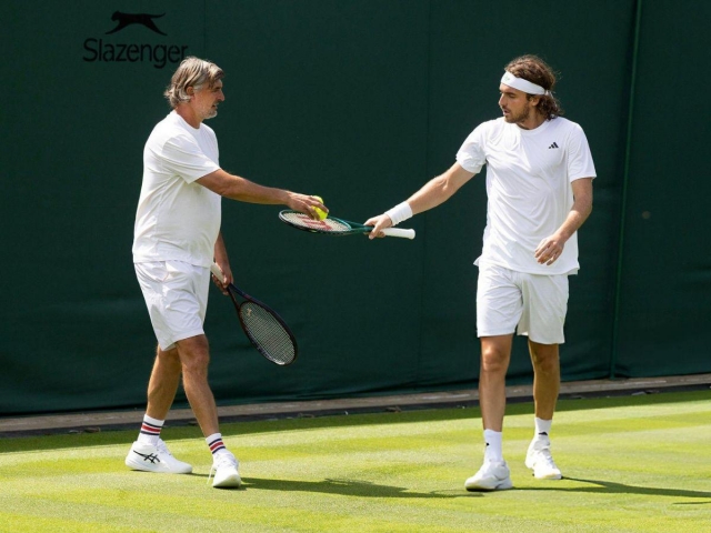 Tsitsipas sa thải thầy cũ Djokovic sau khi bị chê thẳng mặt-671468