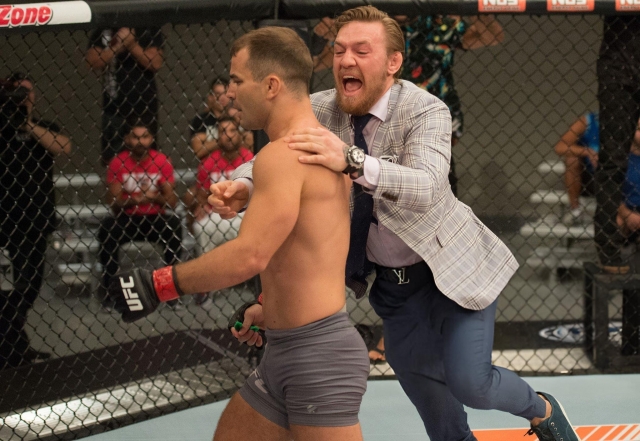 Người trong cuộc hé lộ nguyên nhân McGregor thua thảm Khabib 6 năm trước 679102