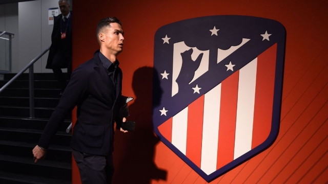 Tin chuyển nhượng tối 31/5: Căng thẳng vụ Messi, Ronaldo tái xuất châu Âu? 286635