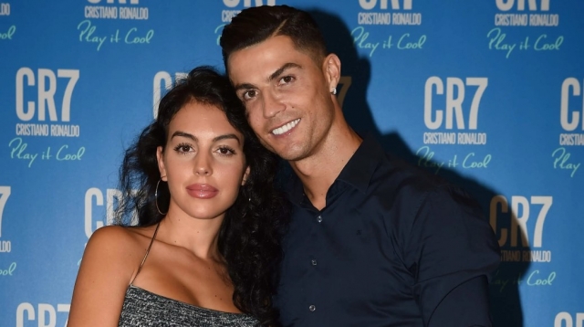 Chia tay Ronaldo, bạn gái người mẫu sẽ nhận số tiền không ai ngờ tới? 293992