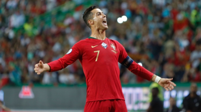 Khẳng định sự vĩ đại, Ronaldo báo tin không thể vui hơn tới NHM 304375