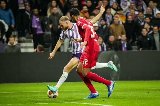 Hàng thủ tệ hại, Liverpool gây thất vọng lớn tại Cúp C2 354275