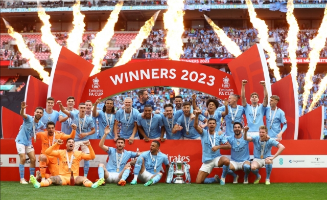 Nhìn lại cú ăn 3 lịch sử của Man City trong năm 2023 377413