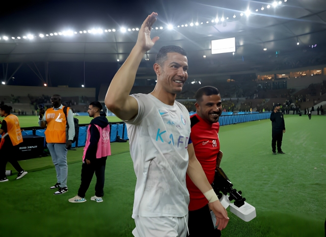 Ronaldo đạt cột mốc vĩ đại trong ngày lên đỉnh thế giới 2023 380157