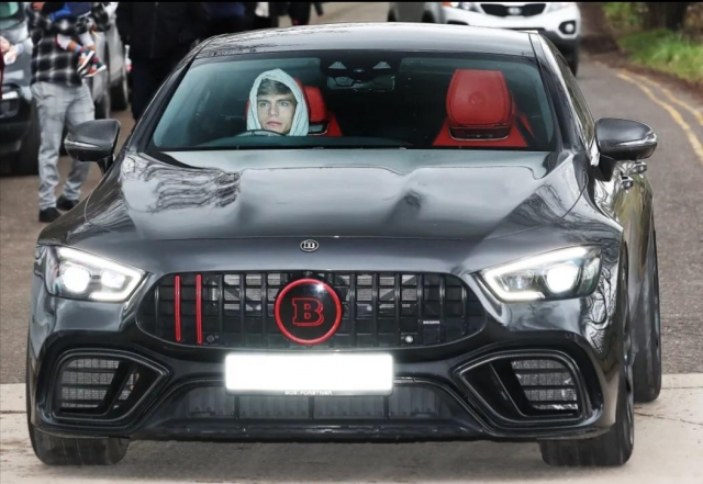 CHÍNH THỨC: Sao MU ra tòa vì hít khí cười, chạy xe 120km/h gây tai nạn 427714