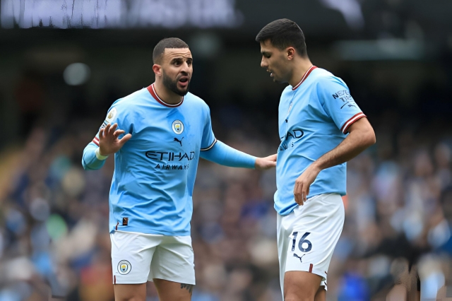 Man City lục đục nội bộ, trụ cột đấu khẩu nảy lửa trên sân 432468