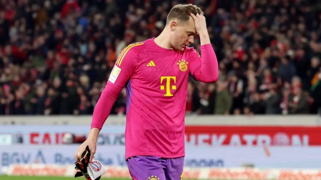 Manuel Neuer bị gãy xương sườn 567215