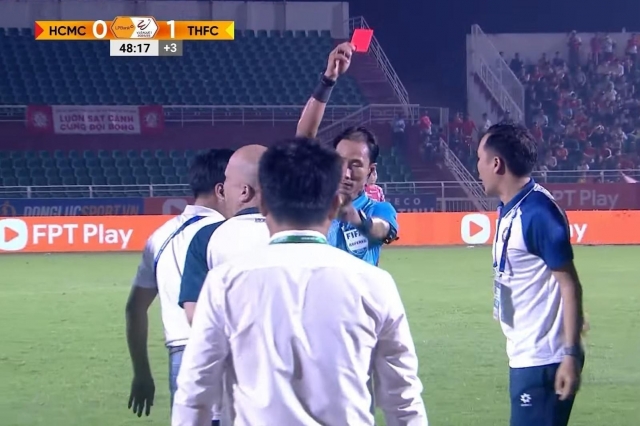 Trọng tài V.League bị CLB Thanh Hóa yêu cầu xin lỗi 597599