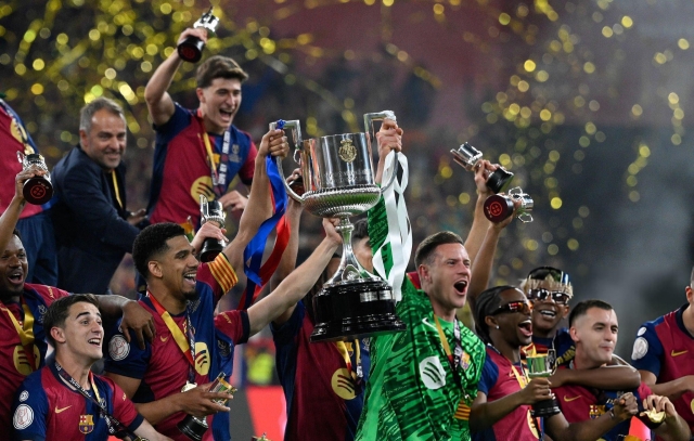 Hansi Flick thốt lên 1 điều về Ancelotti sau khi Barca vô địch Cúp nhà Vua 626613