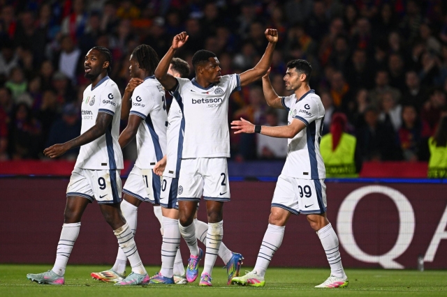 Barca cùng Inter rượt đuổi nghẹt thở trong trận cầu 6 bàn 628277