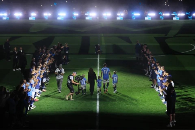 Pep Guardiola bật khóc trong ngày De Bruyne chia tay Etihad 637634