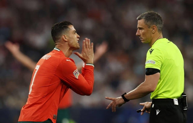 Trọng tài trận Đức vs Bồ Đào Nha gây tranh cãi, Ronaldo được biếu bàn? 644952