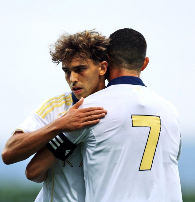Ronaldo bất ngờ 'dằn mặt' đàn em Joao Felix tại Al Nassr 675333