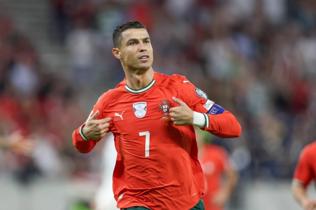 CHÍNH THỨC: Ronaldo vĩ đại nhất lịch sử vòng loại World Cup