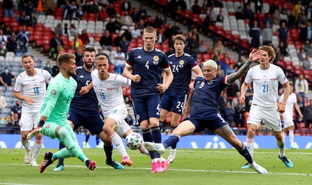2021_06_14T142129Z_1414006519_UP1EH6E13VR8D_RTRMADP_3_SOCCER_EURO_SCO_CZE_REPORT