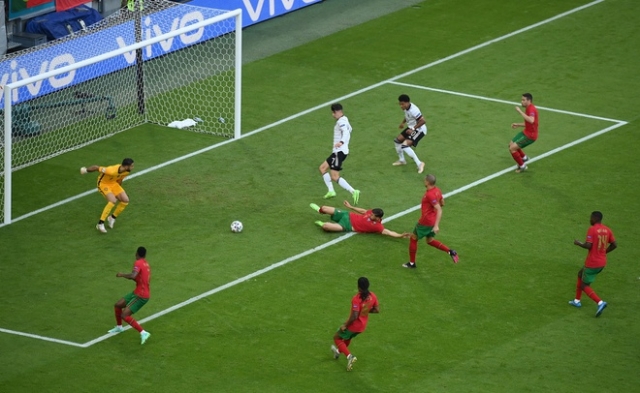 2021_06_19T171106Z_704604603_UP1EH6J1BQGX5_RTRMADP_3_SOCCER_EURO_POR_GER_REPORT