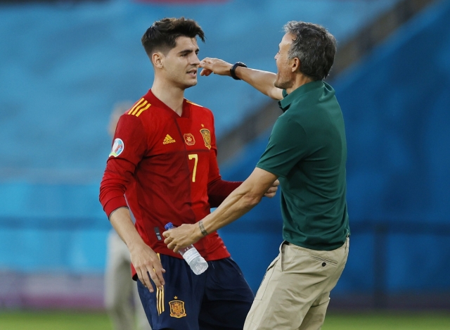 2021_06_19T192821Z_1061746897_UP1EH6J1I366K_RTRMADP_3_SOCCER_EURO_ESP_POL_REPORT