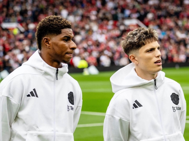 Neville khuyên Amorim điều gì trước đại chiến với Liverpool?