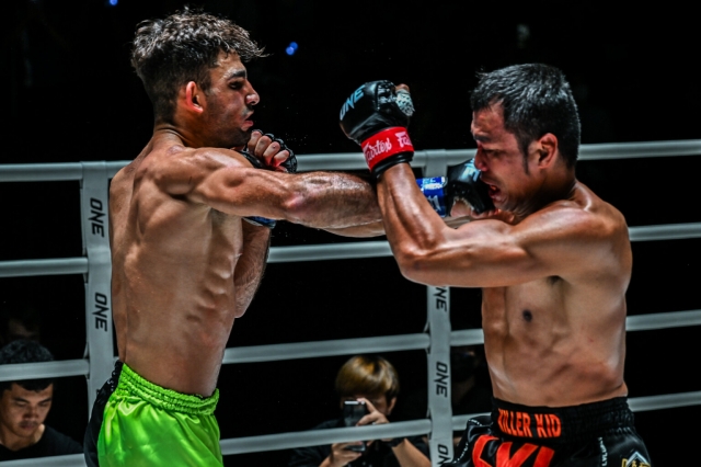 ONE Friday Fights 32: Siasarani bất ngờ đánh bại Sitthichai, Kompet và Kongchai tạo nên trận đấu 3 hiệp kịch tính 324424