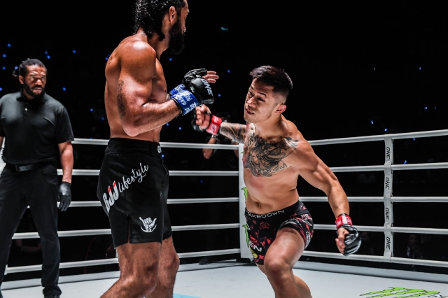 Siêu sao gốc Việt Martin Nguyễn nhận thất bại chóng vánh trong ngày trở lại ONE Championship 398879