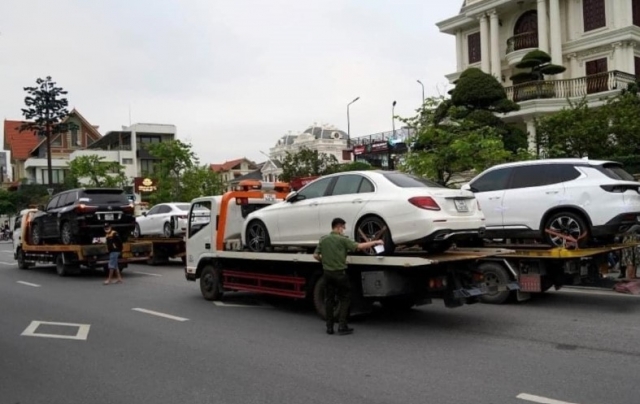 Điểm mặt dàn xe trị giá 20 tỷ đồng bị niêm phong của nguyên Chủ tịch TP Hạ Long 137728