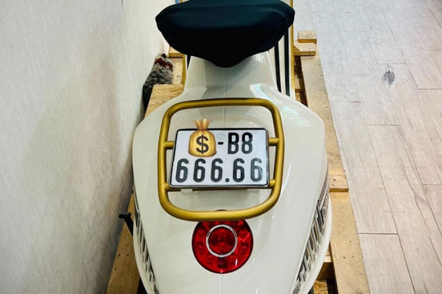 Vespa 946 Christian Dior được 'thổi giá' ngang Mercedes-Benz GLC 300 nhờ chi tiết này 183249