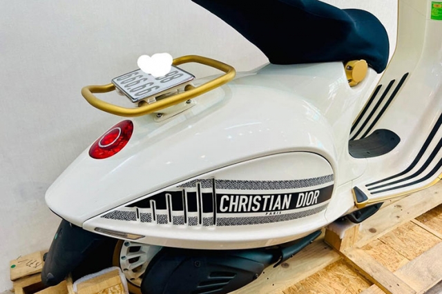 Vespa 946 Christian Dior được 'thổi giá' ngang Mercedes-Benz GLC 300 nhờ chi tiết này 183250