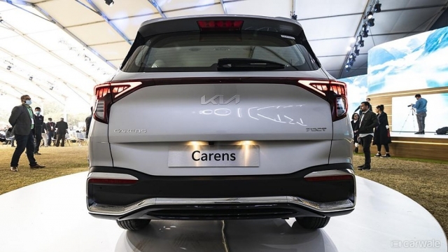 Kia Carens 2022 bất ngờ lộ diện tại Việt Nam, ngày ra mắt đang đển gần, 'phả hơi nóng' lên Xpander 196491