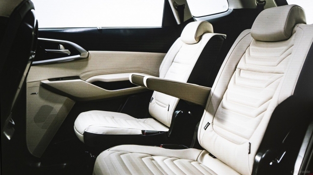 Kia Carens 2022 bất ngờ lộ diện tại Việt Nam, ngày ra mắt đang đển gần, 'phả hơi nóng' lên Xpander 196495