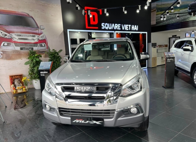 Isuzu mu-X đời cũ 'xả kho', giá chỉ còn từ 760 triệu đồng, rẻ nhất phân khúc SUV cỡ D 198300