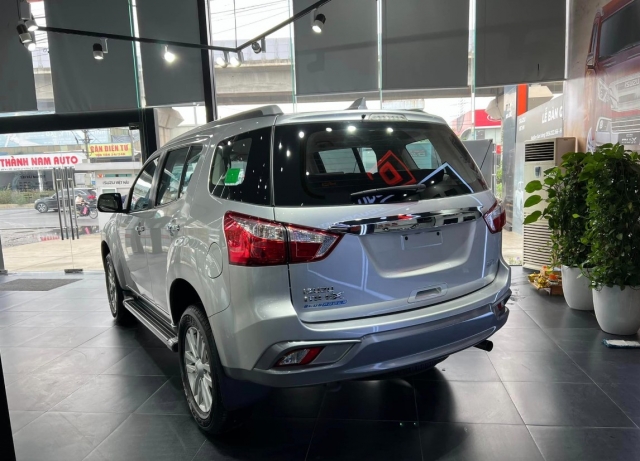 Isuzu mu-X đời cũ 'xả kho', giá chỉ còn từ 760 triệu đồng, rẻ nhất phân khúc SUV cỡ D 198301