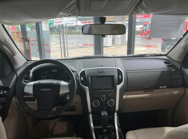 Isuzu mu-X đời cũ 'xả kho', giá chỉ còn từ 760 triệu đồng, rẻ nhất phân khúc SUV cỡ D 198302