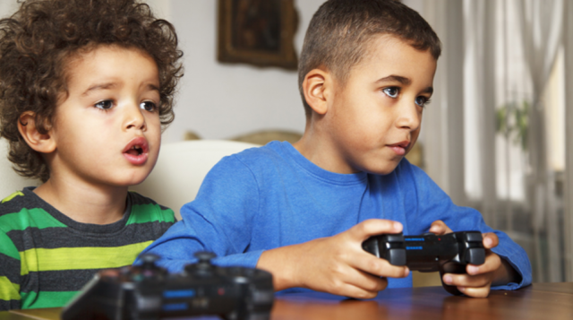 Bố bắt con trai chơi game 17 tiếng liên tục đến khi chán hẳn thì thôi 262781